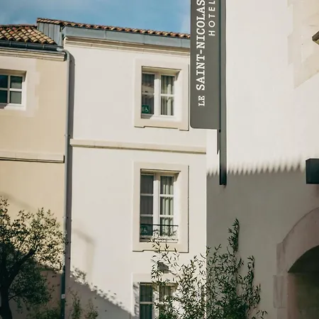 Le Saint-nicolas 4* לה רושל